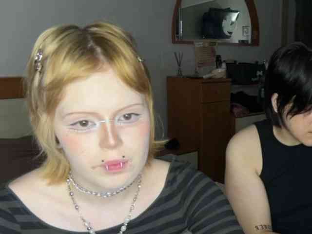 AliceAndMia webcam