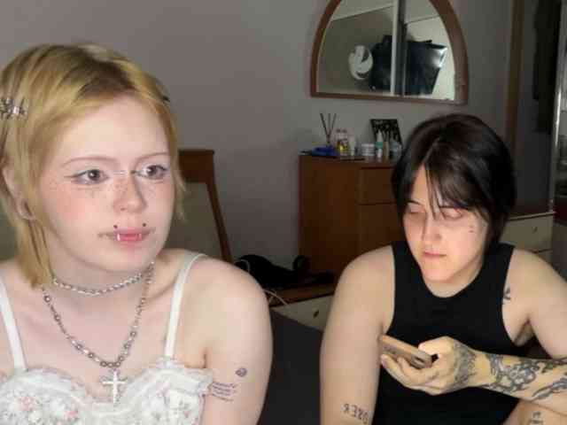 AliceAndMia webcam
