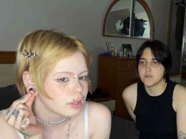 AliceAndMia webcam