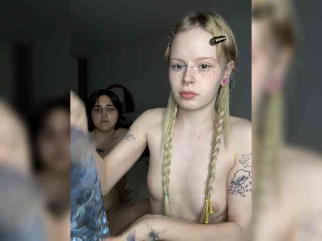 AliceAndMia webcam