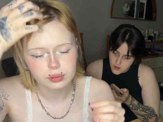 AliceAndMia webcam