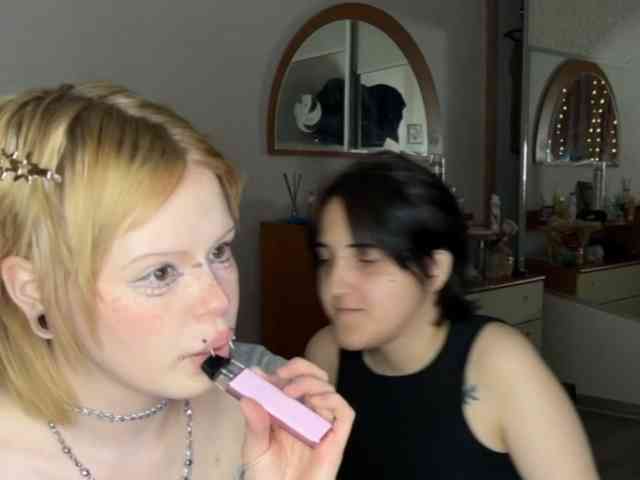 AliceAndMia webcam