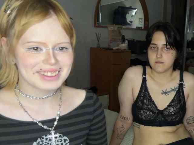 AliceAndMia webcam