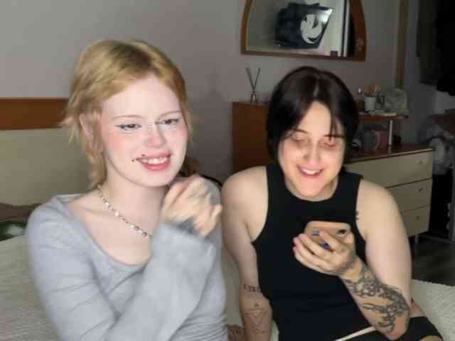 AliceAndMia webcam