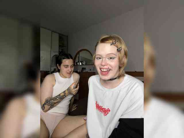 AliceAndMia webcam