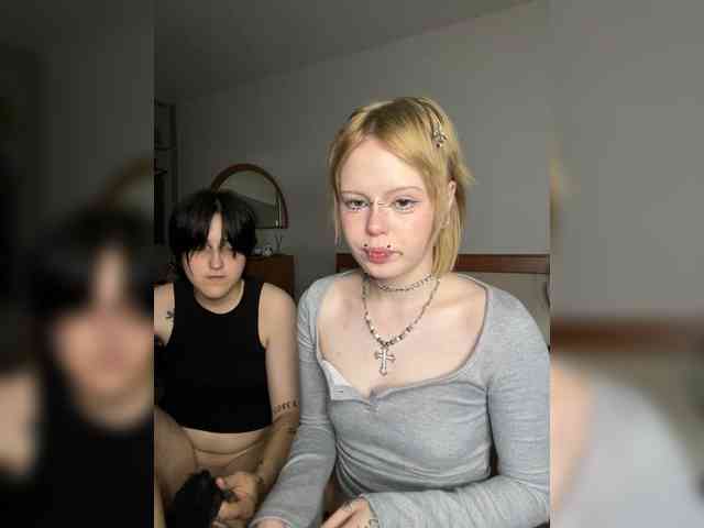 AliceAndMia webcam