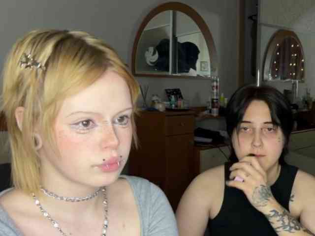 AliceAndMia webcam