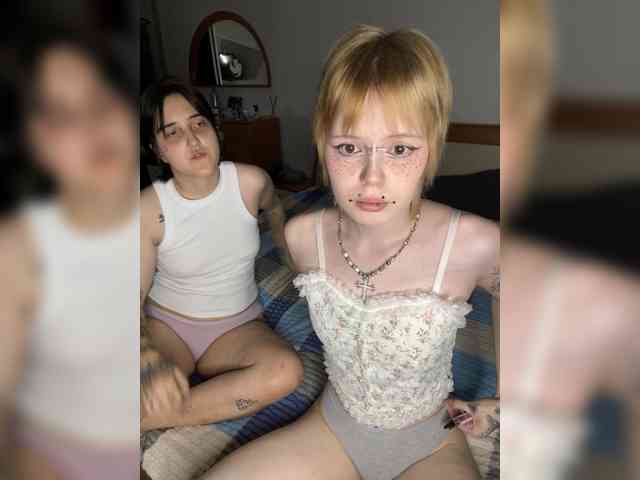 AliceAndMia webcam