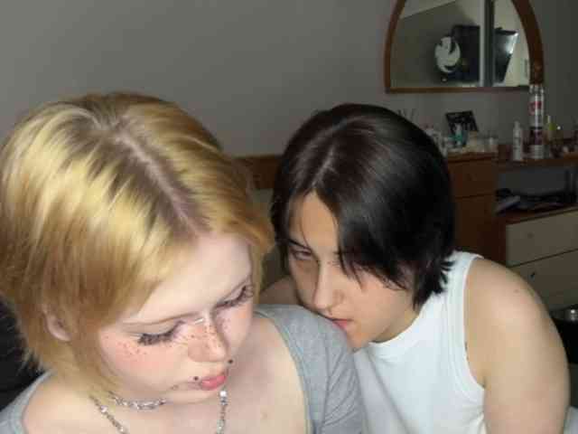 AliceAndMia webcam