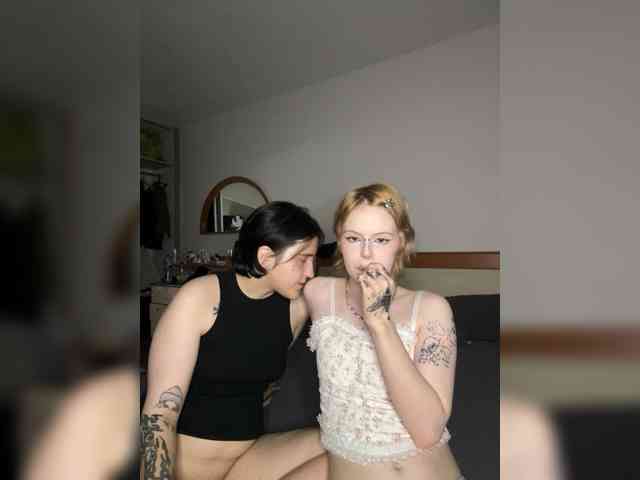 AliceAndMia 