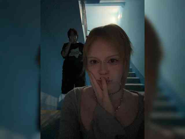 AliceAndMia webcam