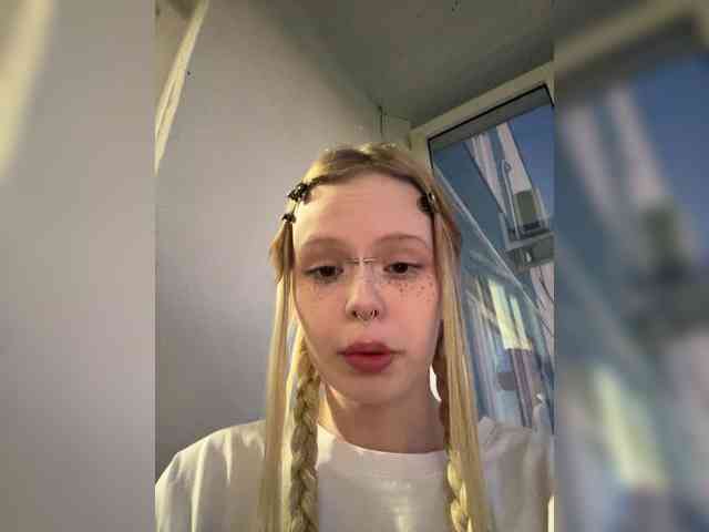 AliceAndMia webcam