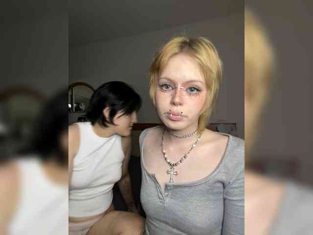 AliceAndMia webcam