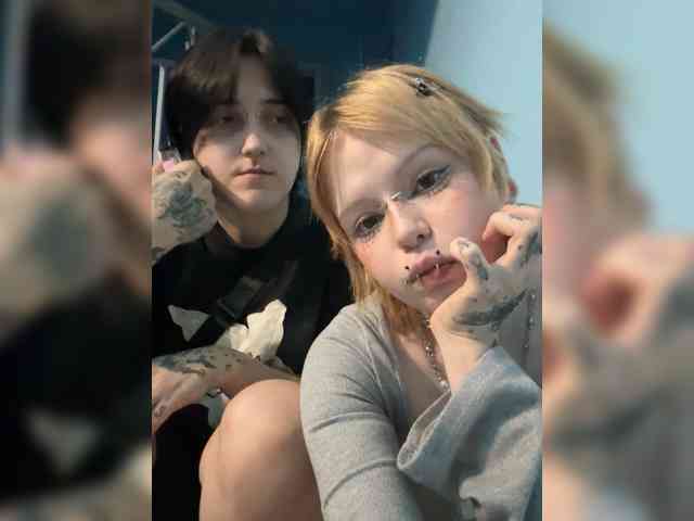 AliceAndMia webcam