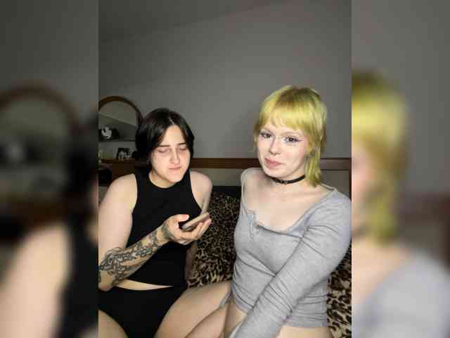 AliceAndMia webcam