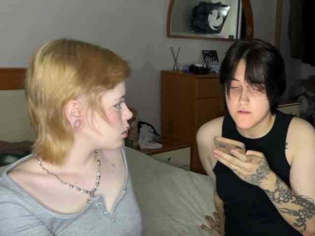 AliceAndMia webcam