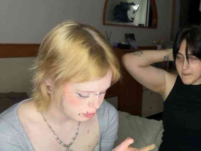 AliceAndMia webcam
