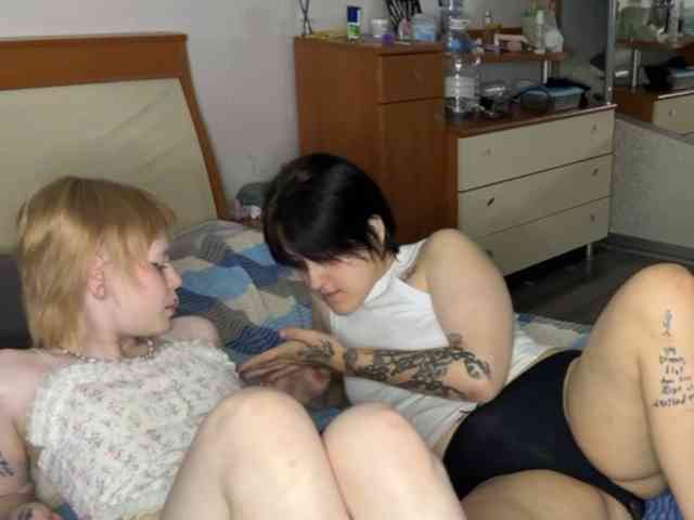AliceAndMia webcam