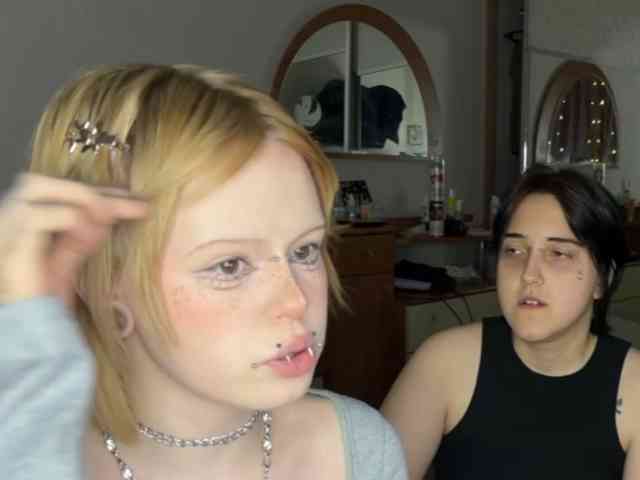 AliceAndMia webcam