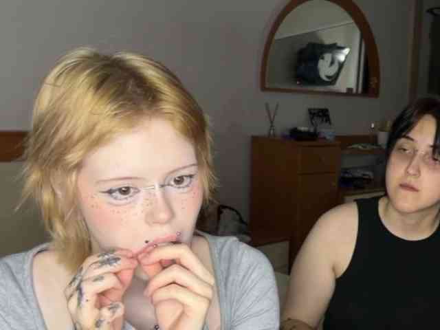 AliceAndMia webcam
