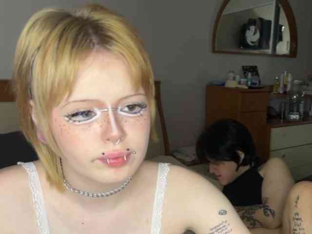 AliceAndMia webcam