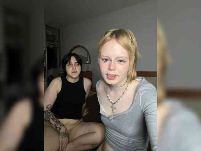 AliceAndMia webcam