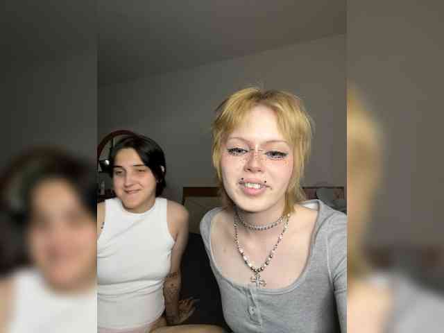 AliceAndMia webcam