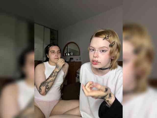 AliceAndMia webcam