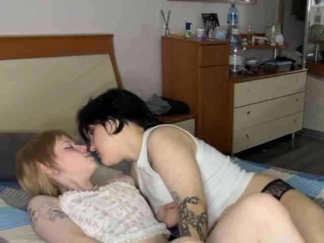 AliceAndMia webcam