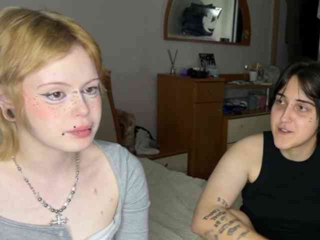 AliceAndMia webcam