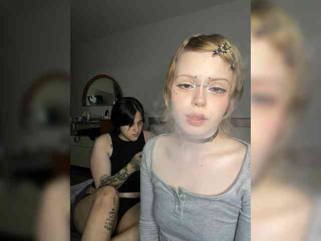 aliceandmia's live room