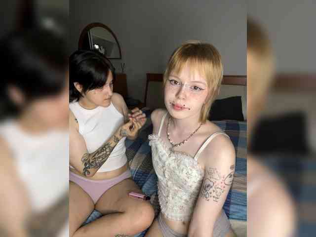 AliceAndMia webcam