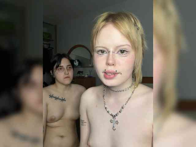 AliceAndMia webcam