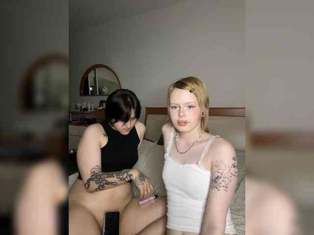 AliceAndMia webcam