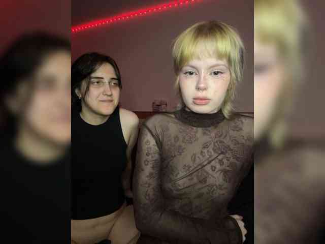AliceAndMia webcam