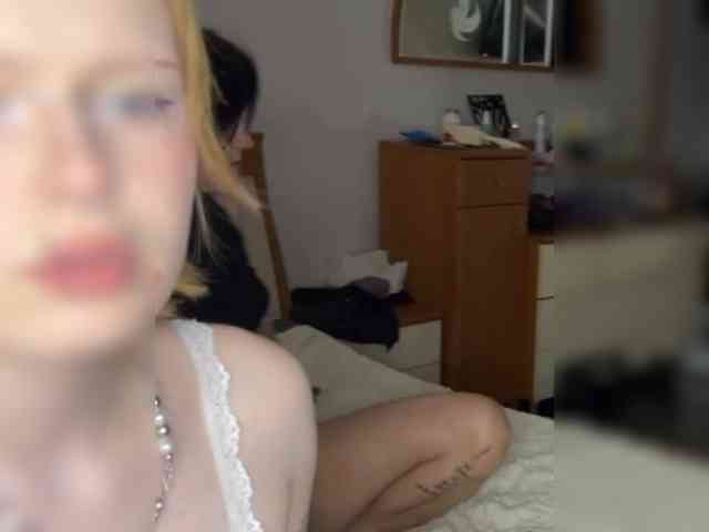 AliceAndMia webcam