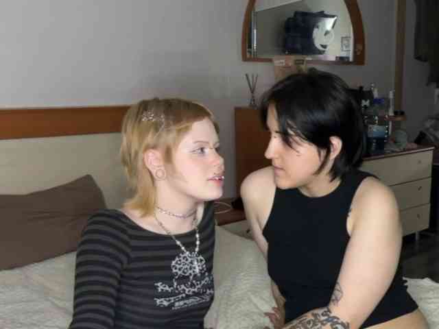 aliceandmia's live room