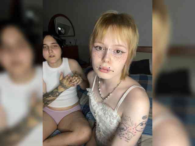 AliceAndMia webcam