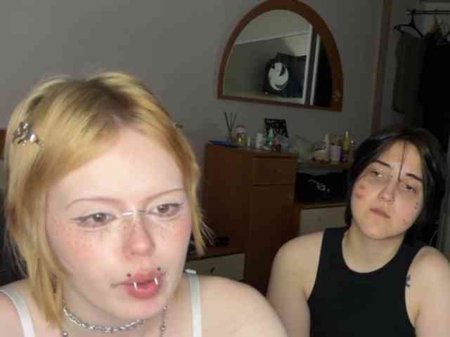 AliceAndMia webcam