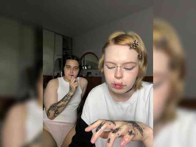 AliceAndMia webcam