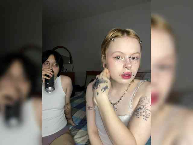 AliceAndMia webcam