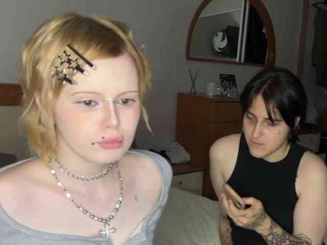 AliceAndMia webcam