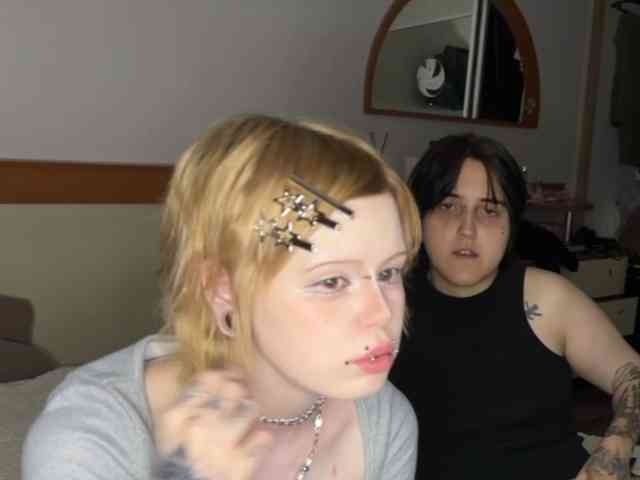 AliceAndMia webcam