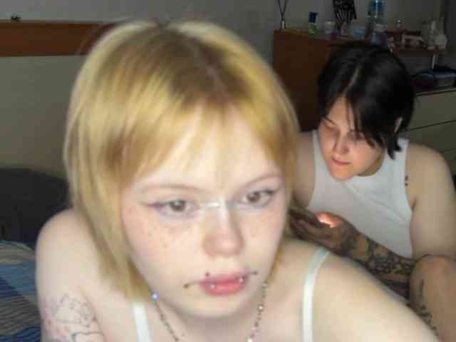 AliceAndMia Live Webcam on BongaCams