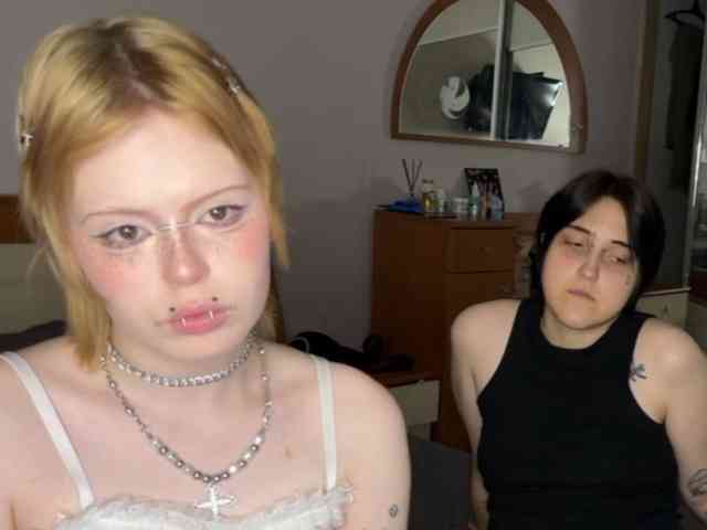 AliceAndMia webcam