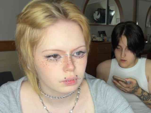 AliceAndMia webcam