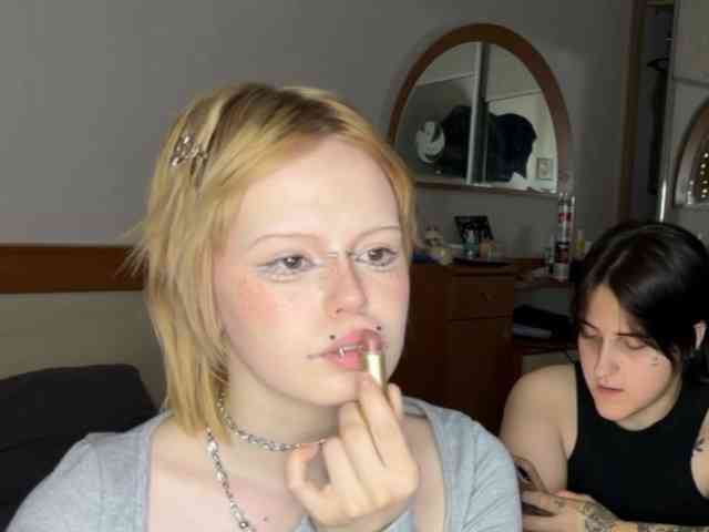 AliceAndMia webcam