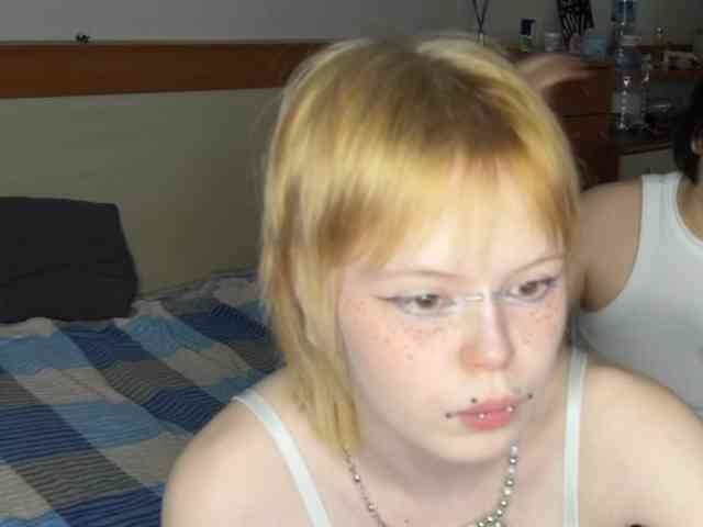 AliceAndMia webcam