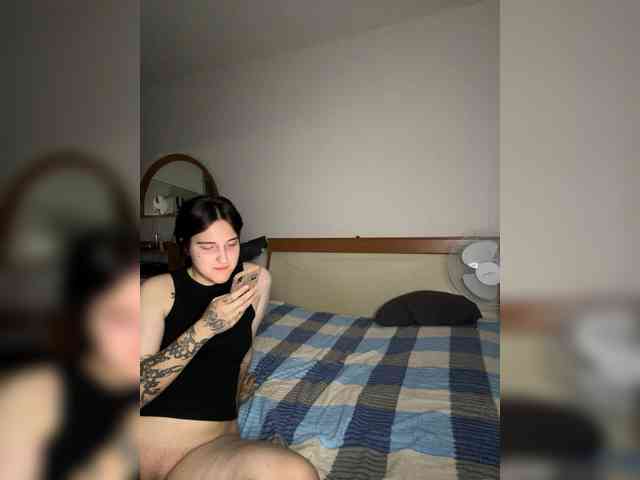 AliceAndMia webcam