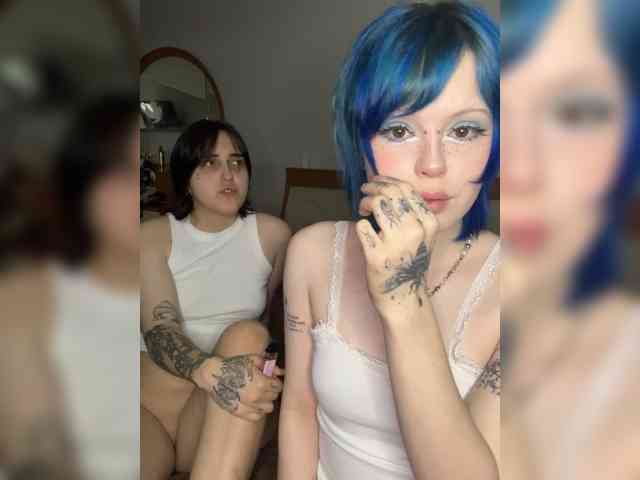 AliceAndMia webcam